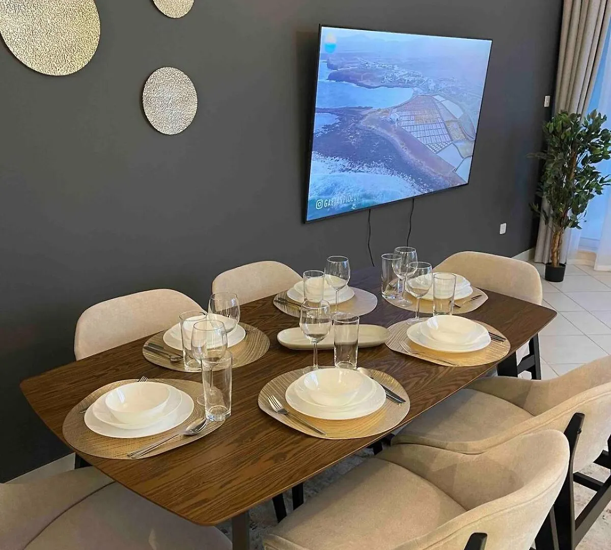 Modern Skyline 2-Bedroom With Sea View Dubai